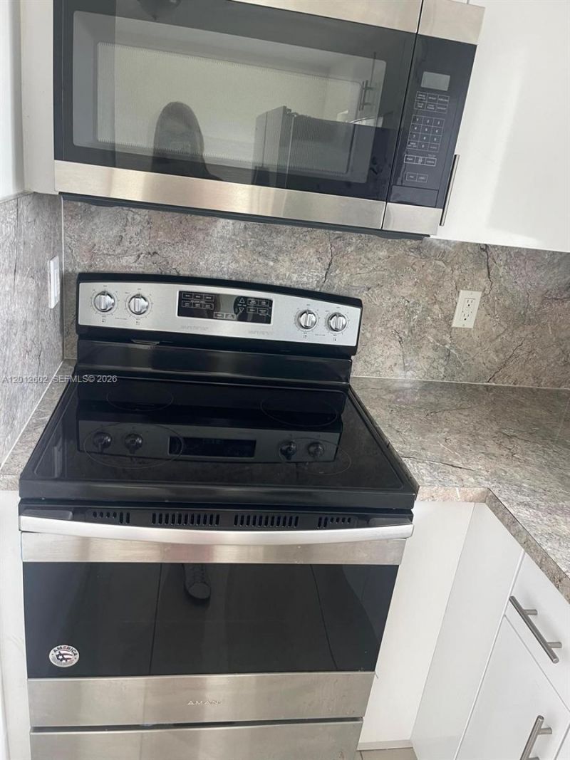 2121 NW 72nd St , Unit 2121, Miami, FL 33147 Photo