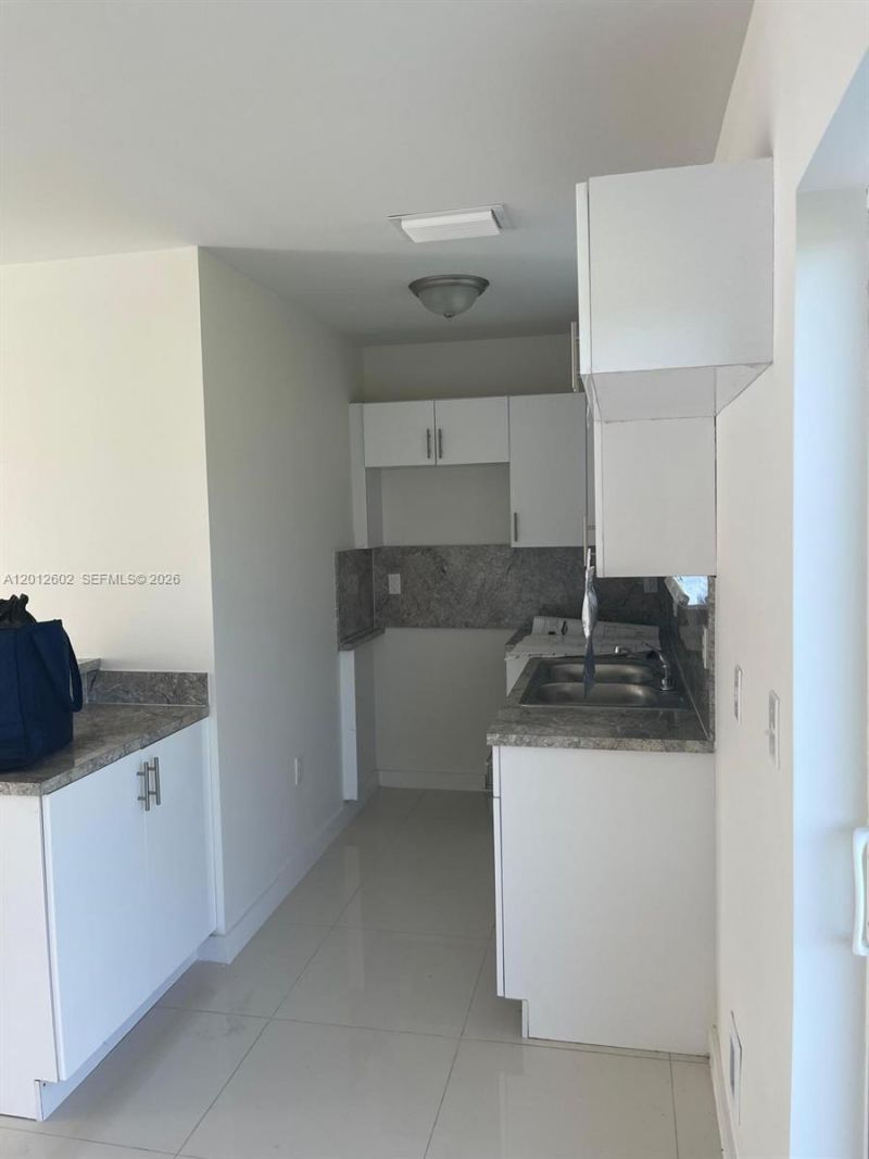 2121 NW 72nd St , Unit 2121, Miami, FL 33147 Photo