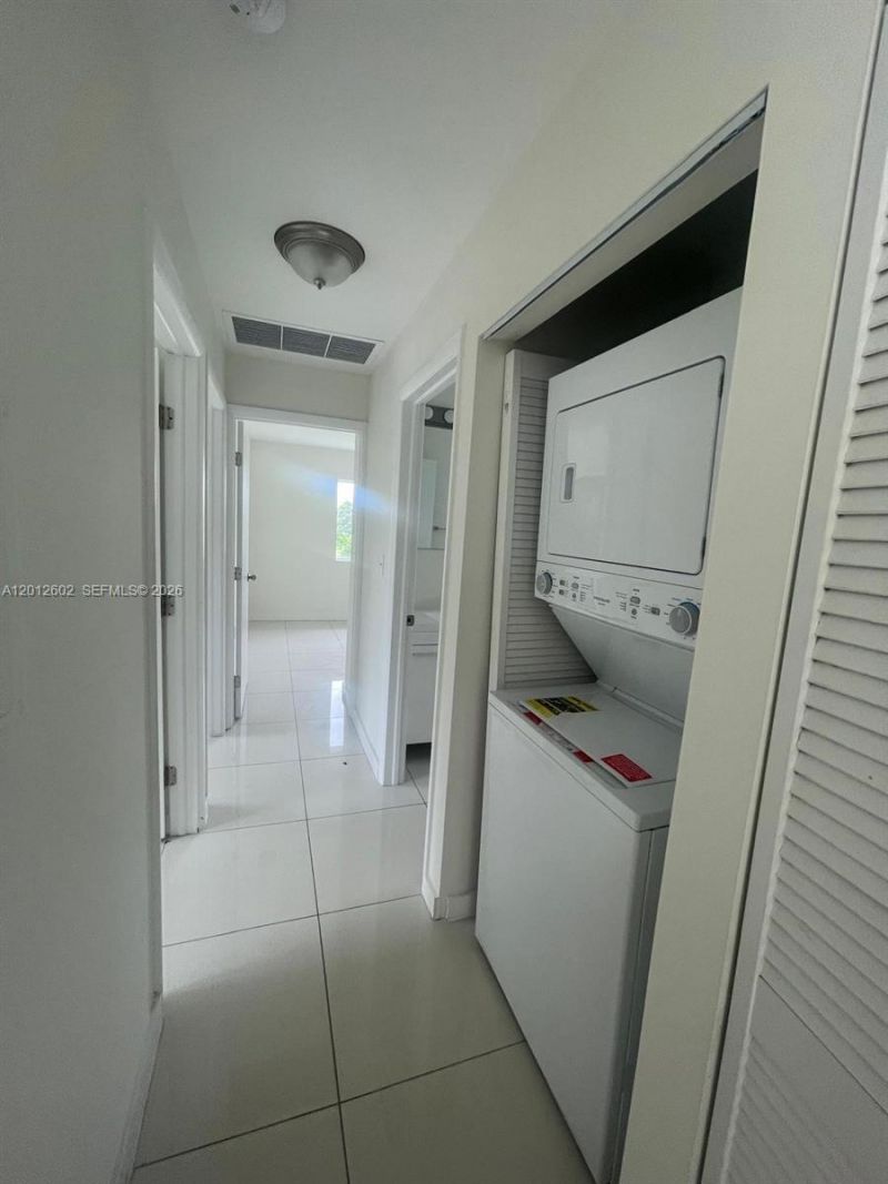 2121 NW 72nd St , Unit 2121, Miami, FL 33147 Photo