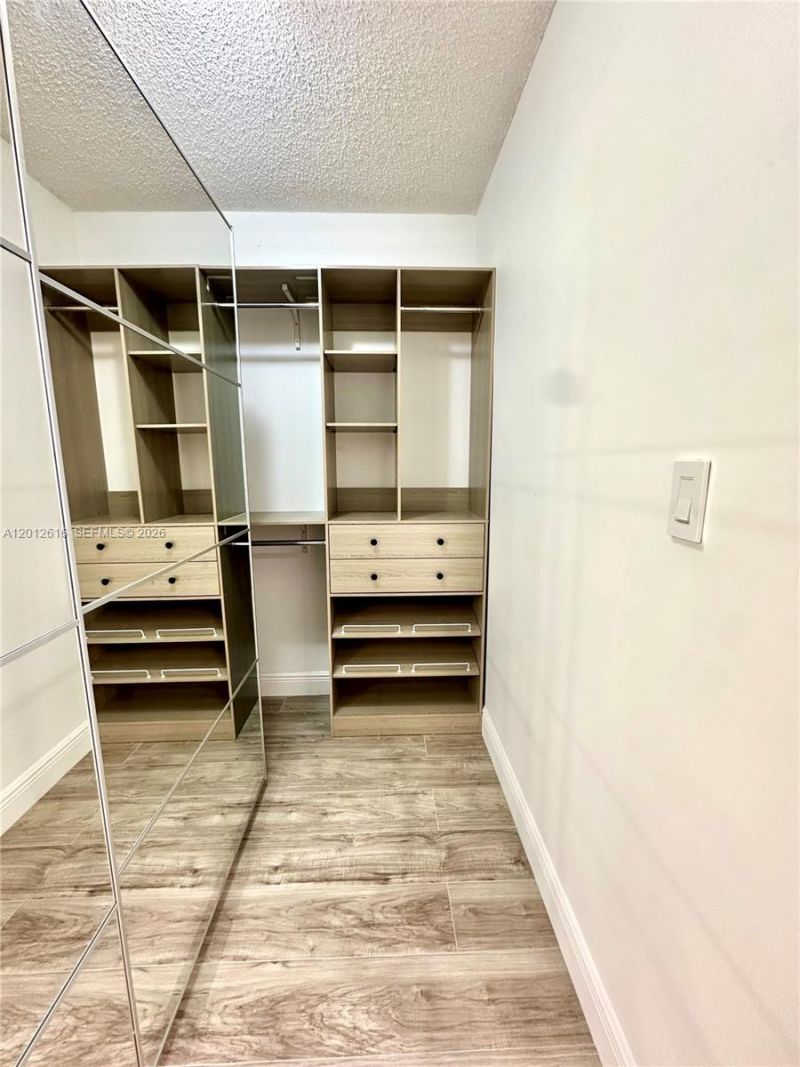 671 NE 195th St , Unit 205E, Miami, FL 33179 Photo