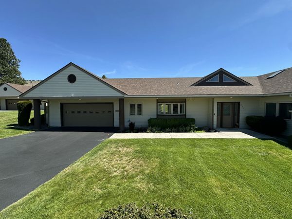 9227 St Andrews Circle, Klamath Falls, OR 97603
