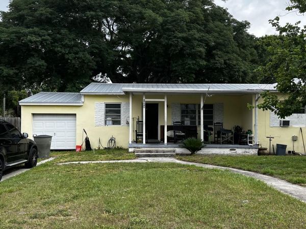 1054 Trinidad Avenue, Fort Pierce, FL 34982