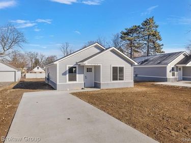 1104 La Salle Avenue, Waterford Twp, MI 48328