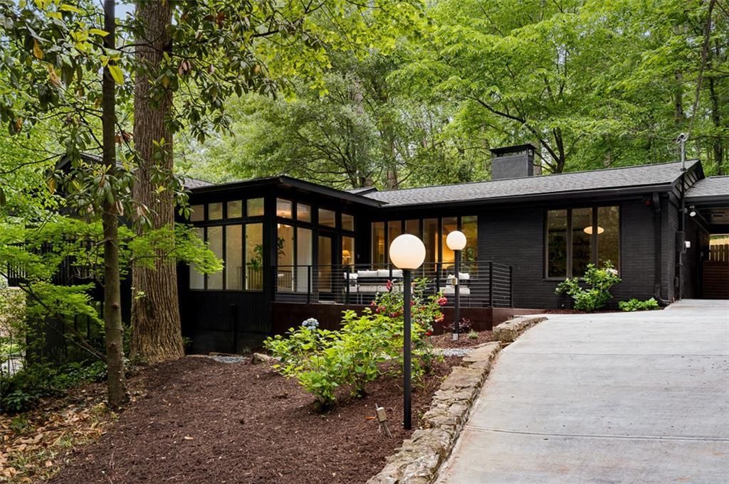 922 Barton Woods Road Ne, Atlanta, GA 30307 Main Photo