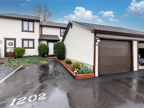 1202 Charlesgate Circle, East Amherst, NY 14051