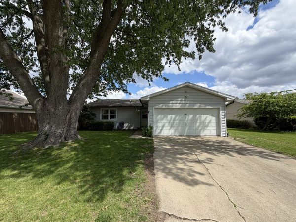1304 Greenridge Drive , Urbana, IL 61802
