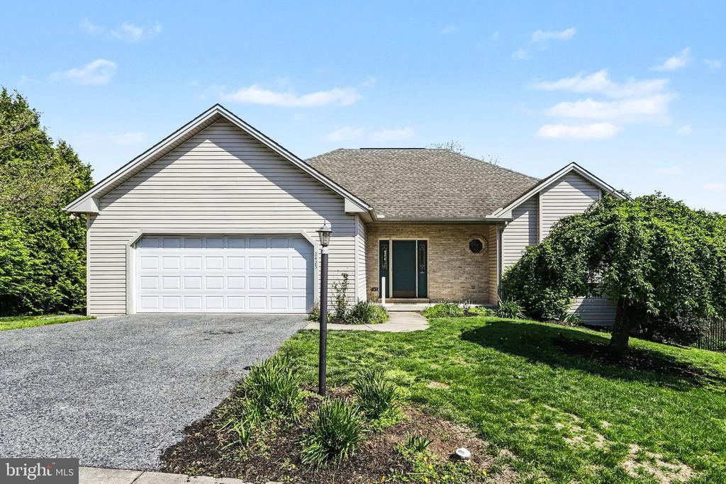 2425 Rolling Hills Drive, Mechanicsburg, PA 17055 Main Photo