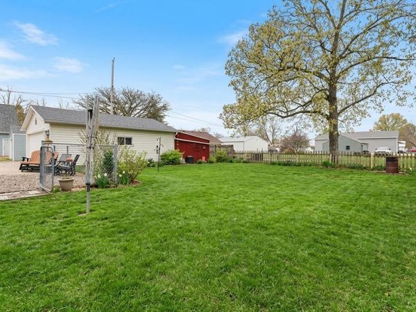 105 W Rippey Avenue, Baxter, IA 50028