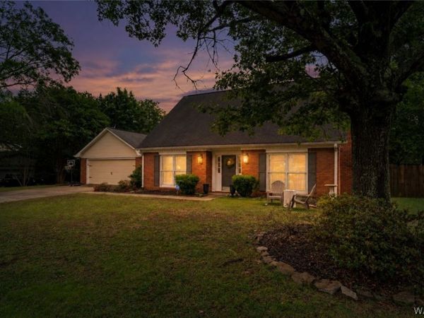 735 Fair Oaks Lane, Tuscaloosa, AL 35406