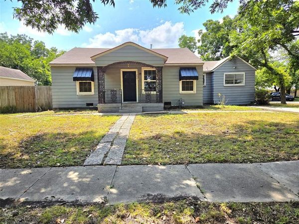 200 S Preston Street, Wolfe City, TX 75496
