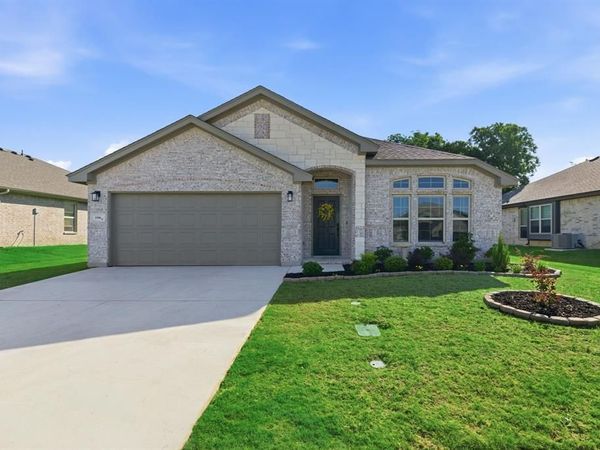 1106 Holly Street, Cleburne, TX 76033