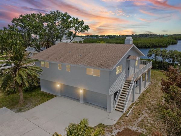 1647 SEA BREEZE DRIVE , TARPON SPRINGS, FL 34689