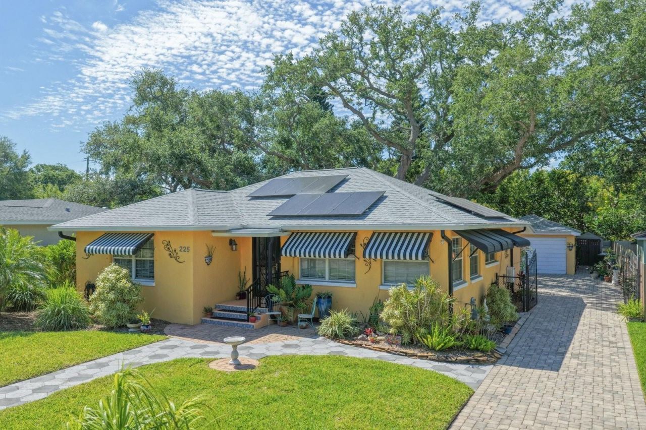 225 Garden Circle S, Dunedin, FL 34698 Main Photo
