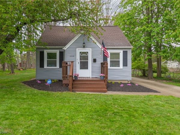 2019 Beverly Hills Drive, Richmond Heights, OH 44143