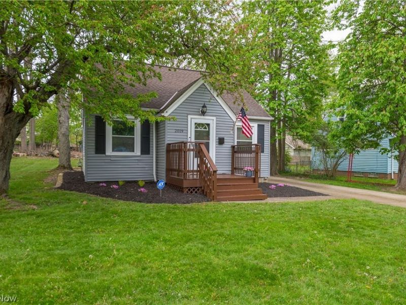 2019 Beverly Hills Drive, Richmond Heights, OH 44143 Photo 3