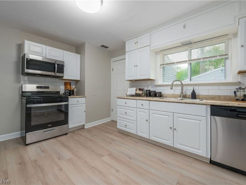 2019 Beverly Hills Drive, Richmond Heights, OH 44143 Photo 6