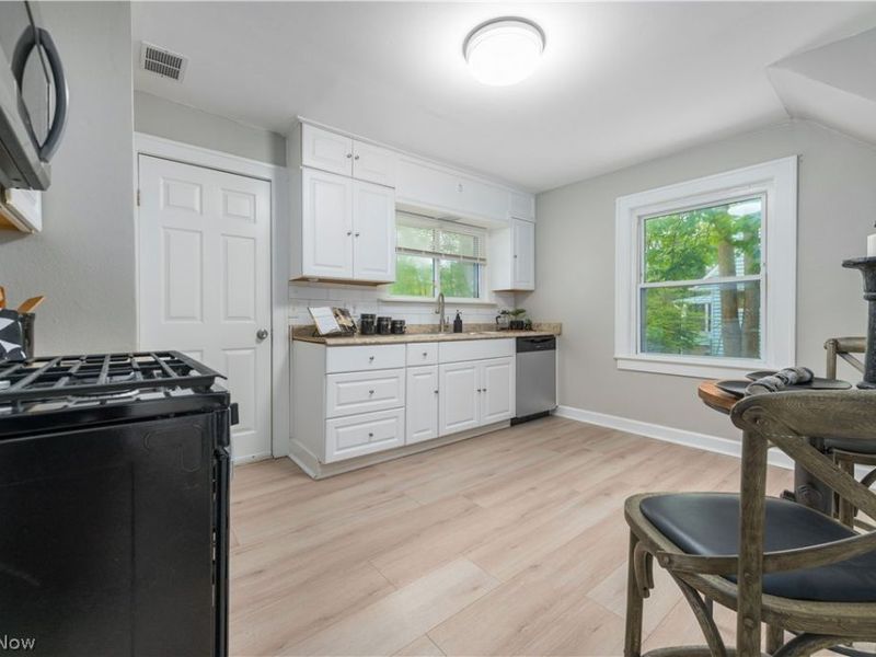 2019 Beverly Hills Drive, Richmond Heights, OH 44143 Photo 7