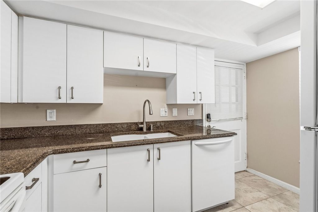 2741 Ocean Drive, Unit 31D, Vero Beach, FL 32963 Photo