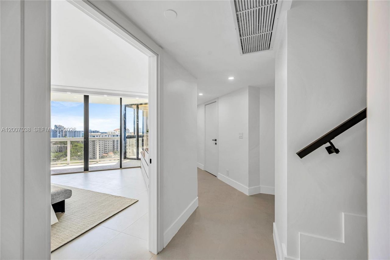 20185 E Country Club Dr, Unit 1904, Aventura, FL 33180 Photo