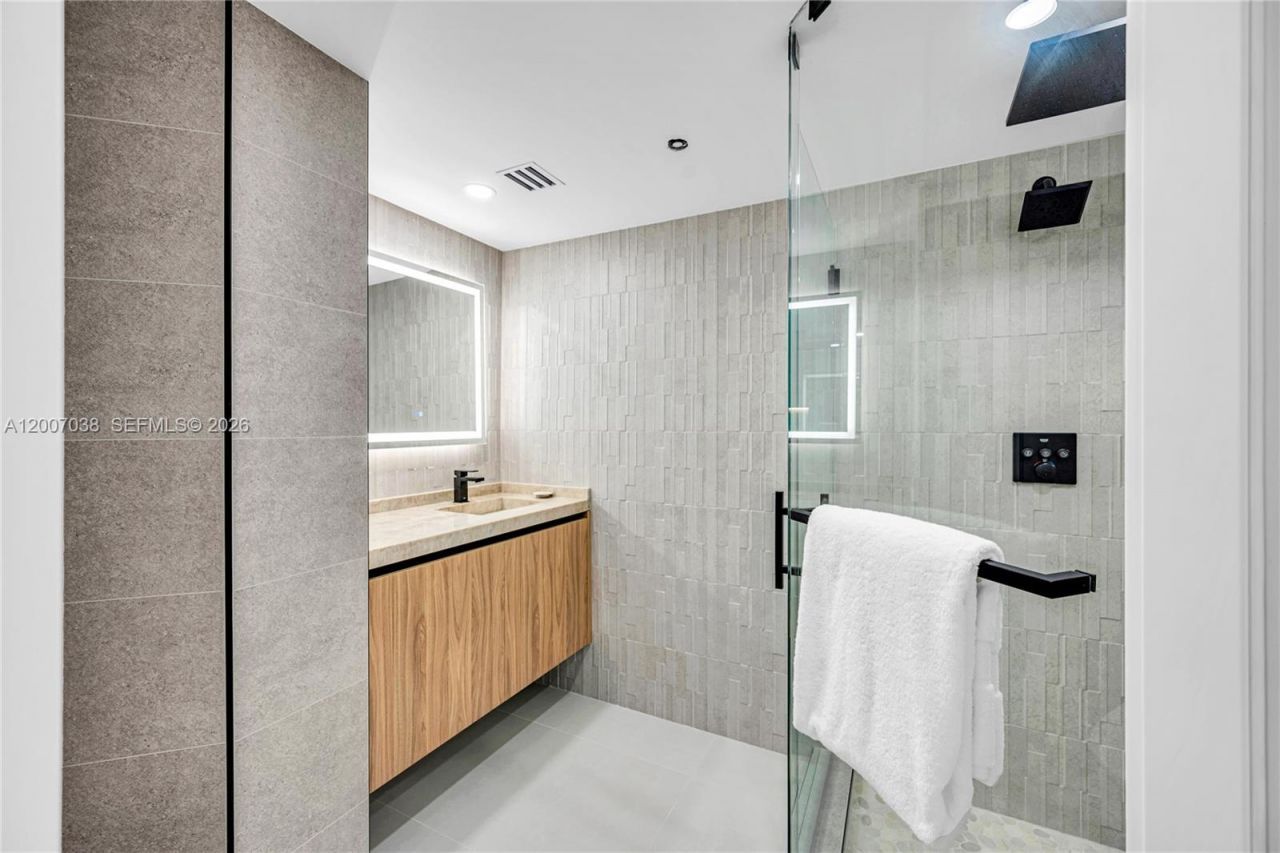 20185 E Country Club Dr, Unit 1904, Aventura, FL 33180 Photo