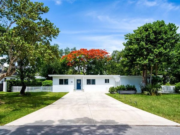 7800 SW 57th Ct , South Miami, FL 33143