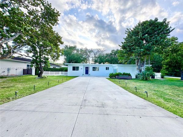 7800 SW 57th Ct , South Miami, FL 33143