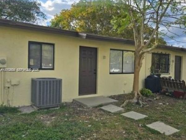 28055 SW 143rd Ct , Homestead, FL 33033
