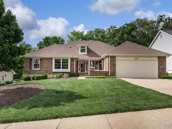2359 Fairoyal Drive, St Louis, MO 63131