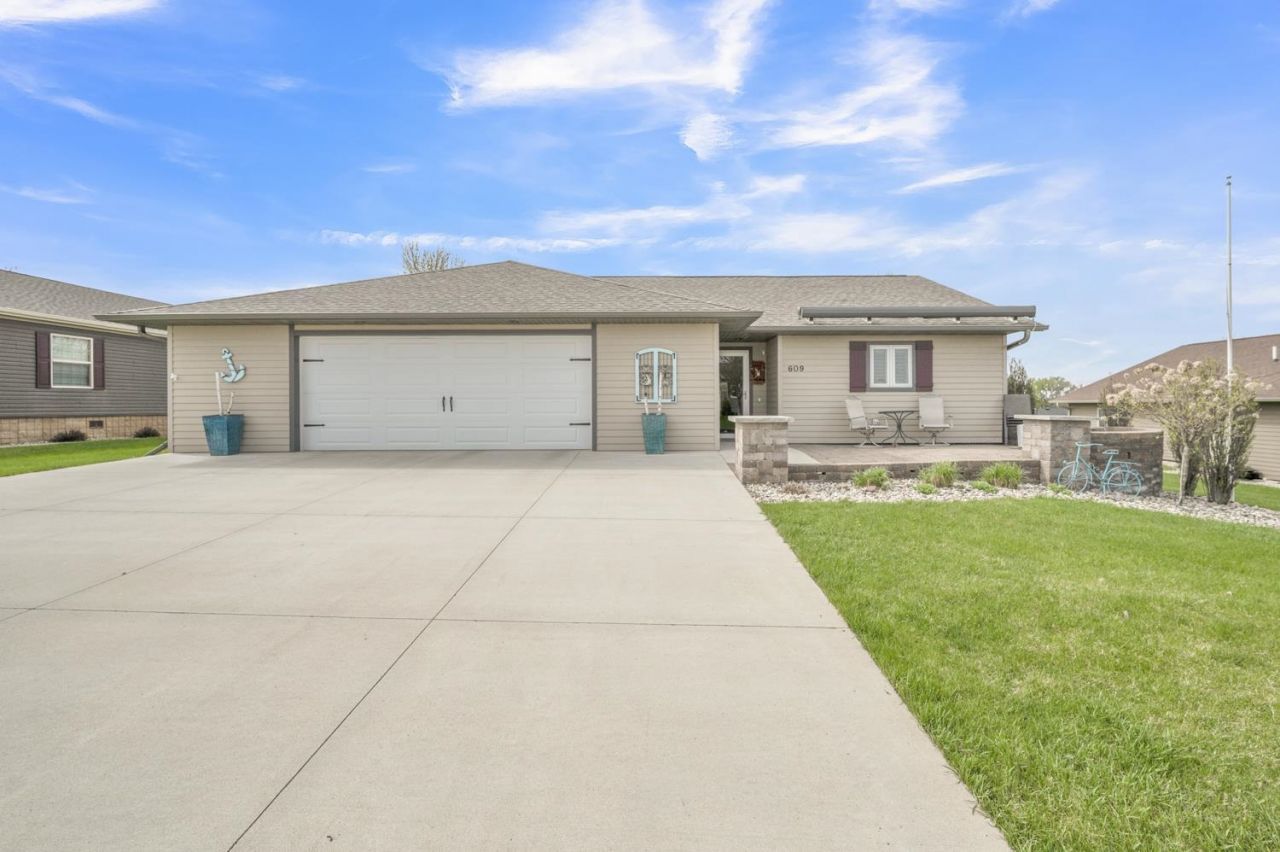 609 Blue Heron Road , Arnolds Park, IA 51331 Main Photo
