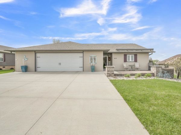 609 Blue Heron Road , Arnolds Park, IA 51331