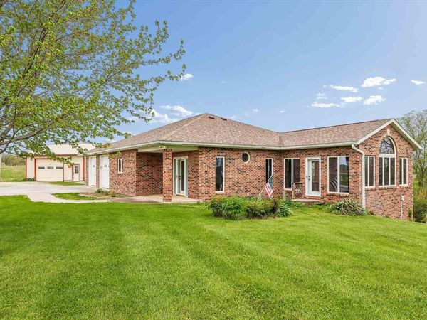 2686 H Avenue, Williamsburg, IA 52361