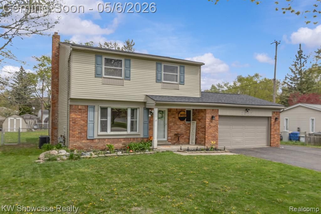 2922 Airport Road, Waterford Township, MI 48329 Main Photo