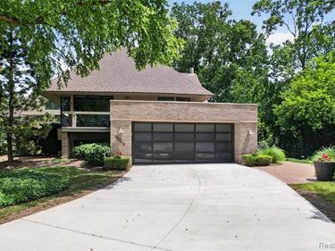 5044 Christy Court, Troy, MI 48098
