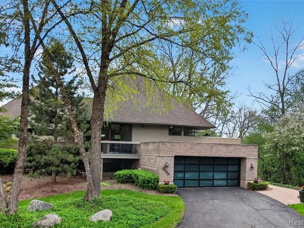 5044 Christy Court, Troy, MI 48098