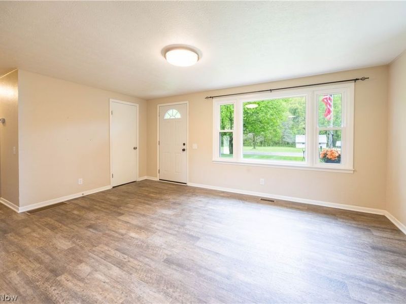 13095 Navarre Road SW, Beach City, OH 44608 Photo 6