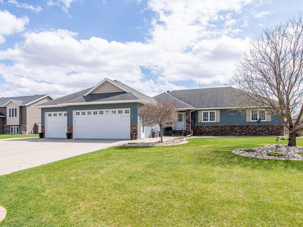 1819 52nd Avenue N, Moorhead, MN 56560