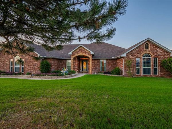 1560 Twin Spires Trail, Guthrie, OK 73044