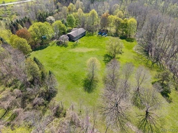 6161 Clinton St Road, Stafford, NY 14143