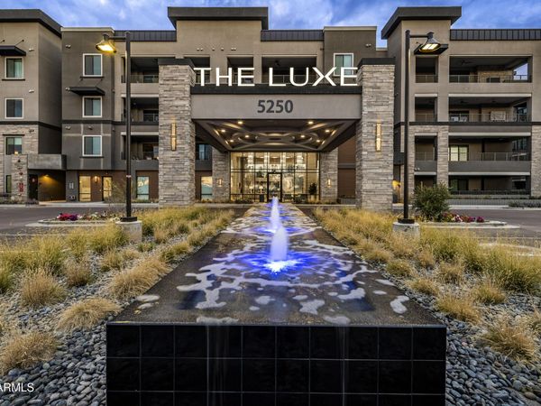 5250 E DEER VALLEY Drive, Unit 413, Phoenix, AZ 85054