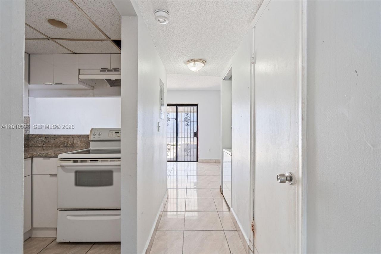 2331 W 66th Pl, Unit 201, Hialeah, FL 33016 Photo