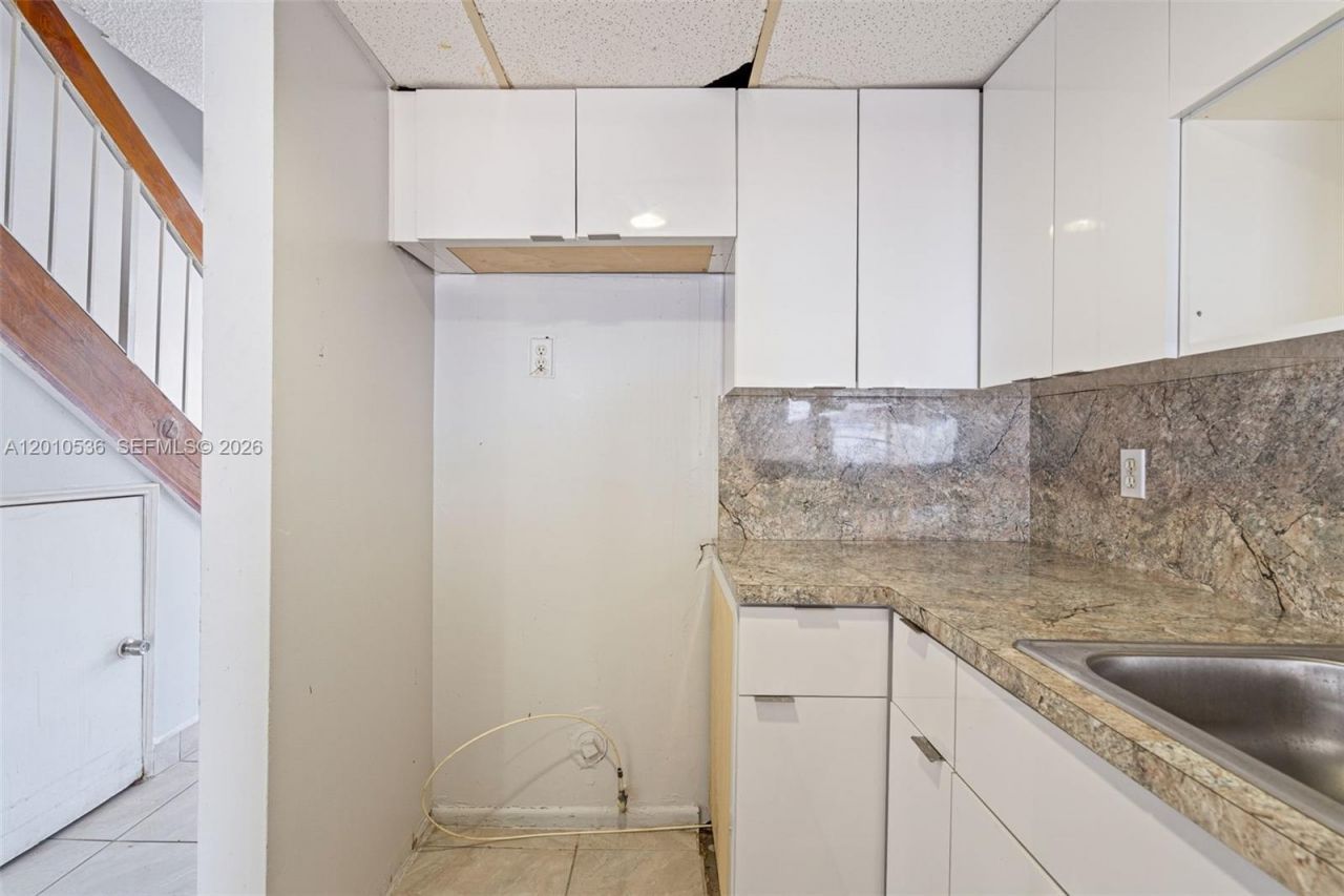 2331 W 66th Pl, Unit 201, Hialeah, FL 33016 Photo