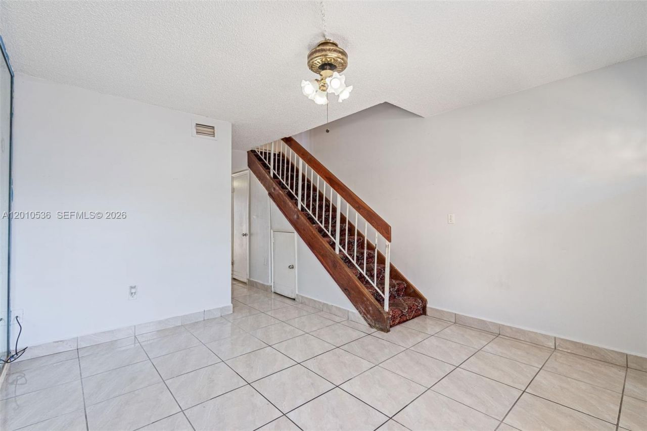 2331 W 66th Pl, Unit 201, Hialeah, FL 33016 Photo