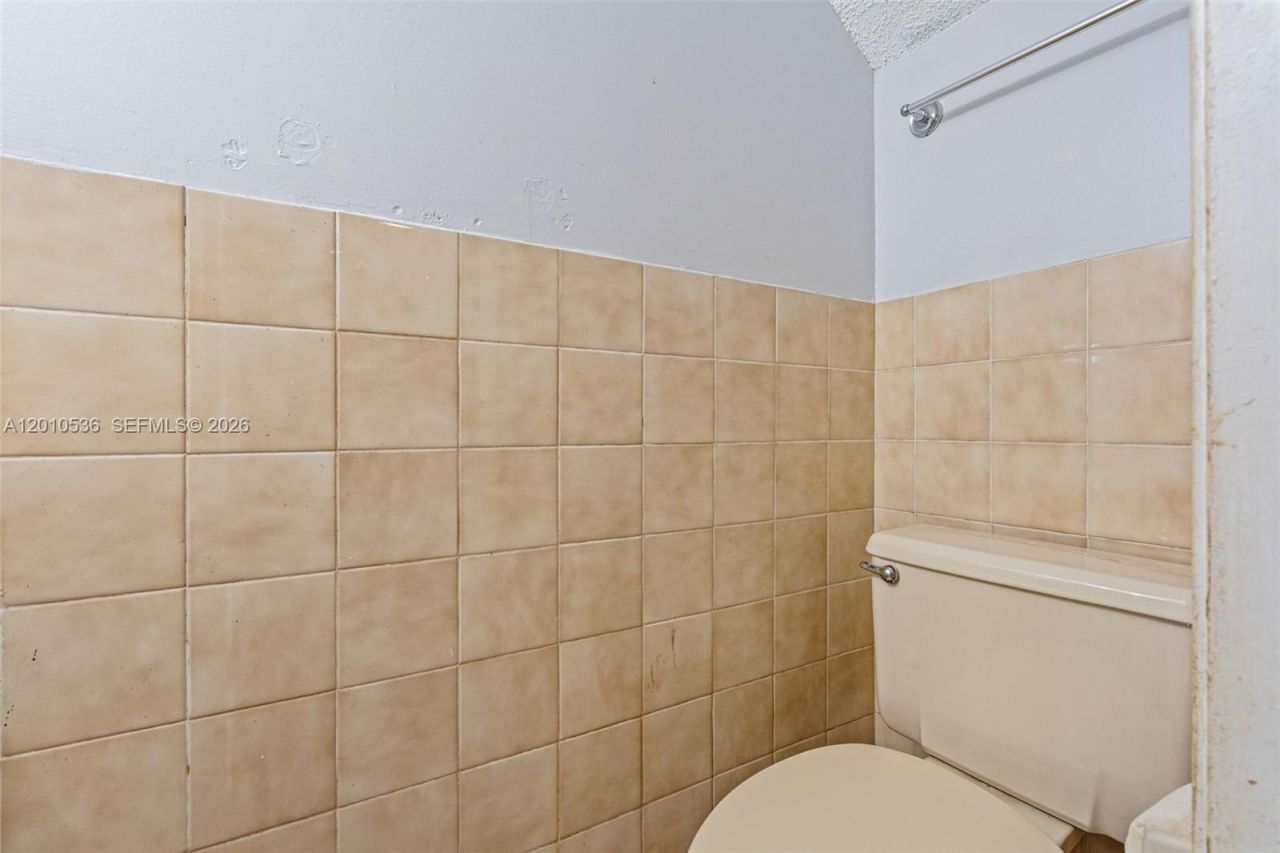 2331 W 66th Pl, Unit 201, Hialeah, FL 33016 Photo
