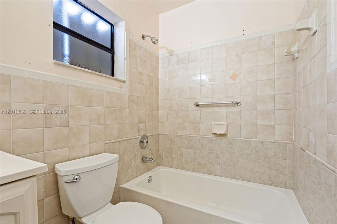 2331 W 66th Pl, Unit 201, Hialeah, FL 33016 Photo