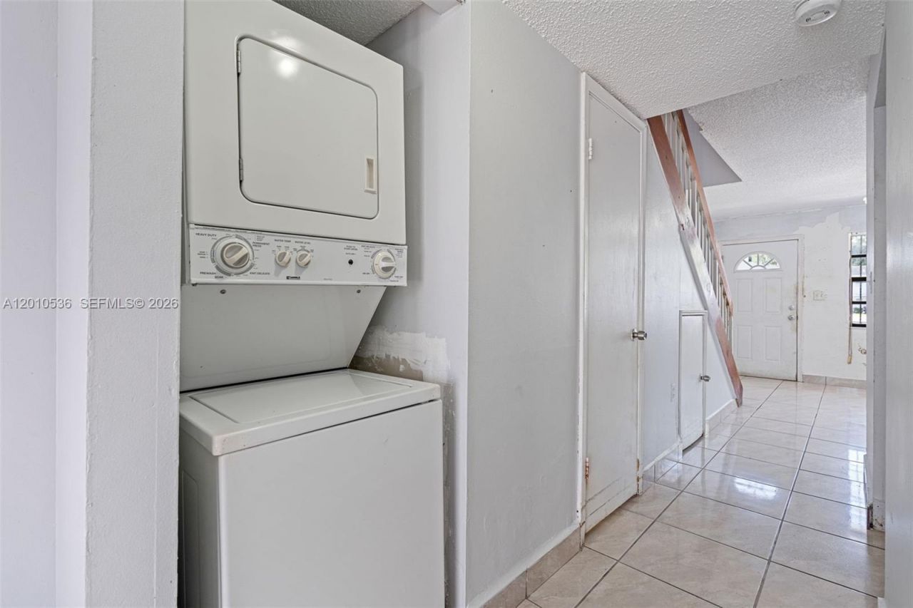 2331 W 66th Pl, Unit 201, Hialeah, FL 33016 Photo