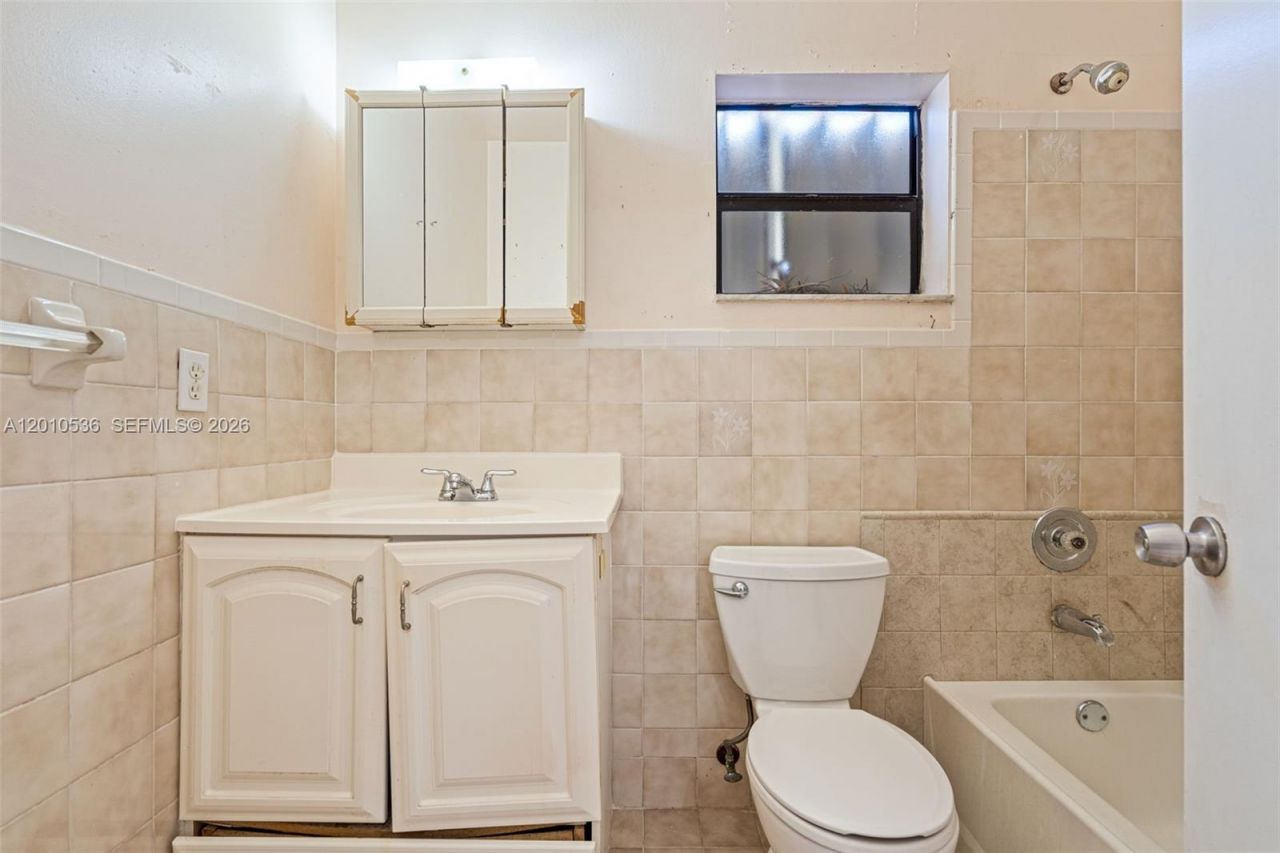 2331 W 66th Pl, Unit 201, Hialeah, FL 33016 Photo