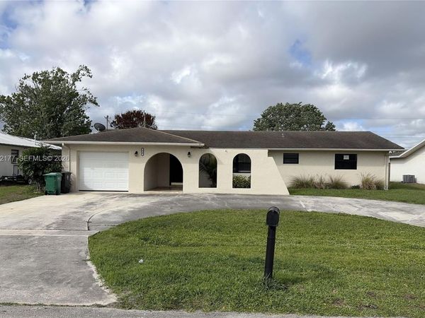 440 SE Skipper Ln , Port St. Lucie, FL 34983