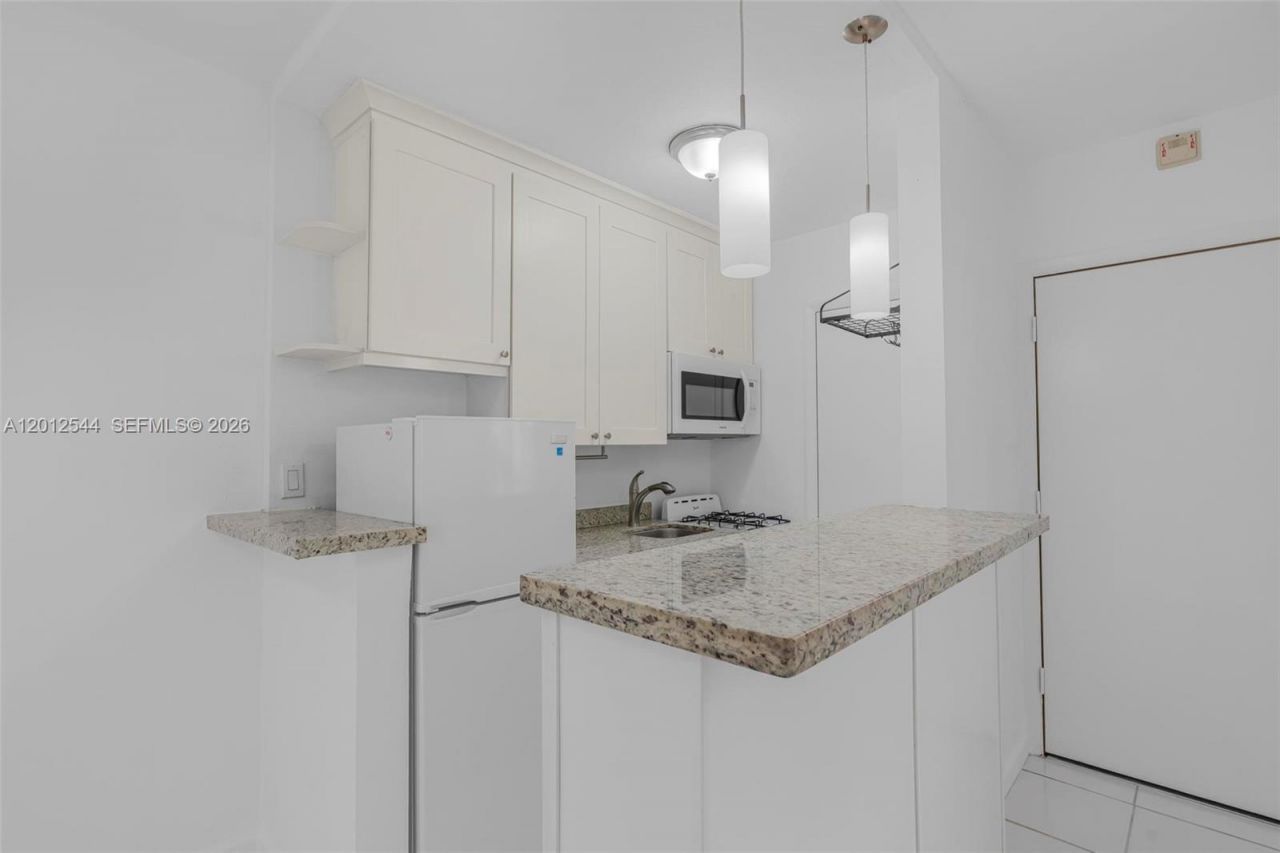 6330 SW 79th St , Unit 2, South Miami, FL 33143 Photo