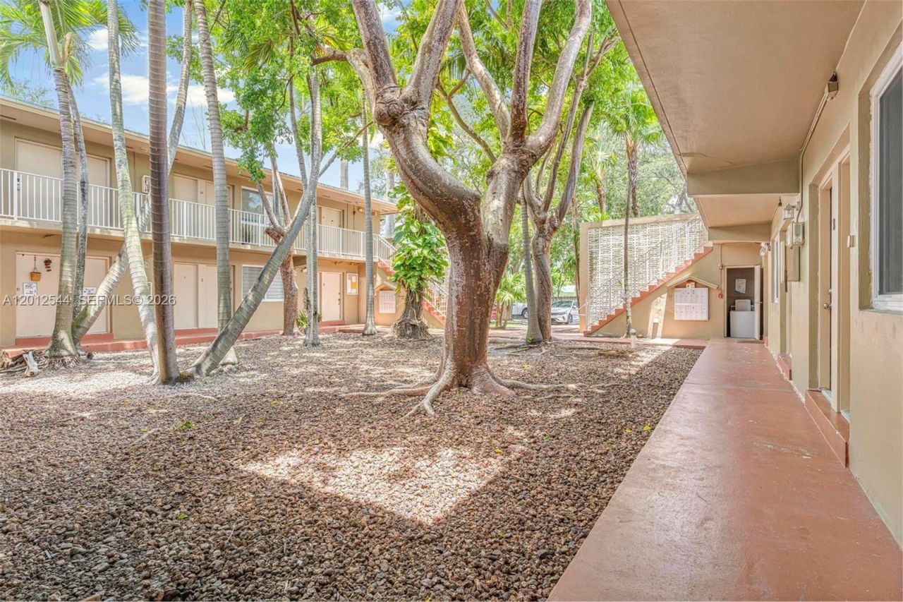 6330 SW 79th St , Unit 2, South Miami, FL 33143 Photo