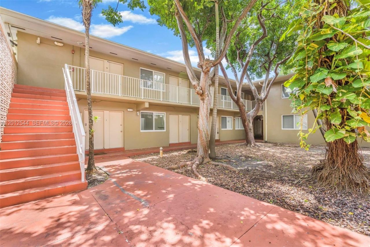 6330 SW 79th St , Unit 2, South Miami, FL 33143 Photo
